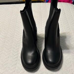 Calvin Klein Black Women's Ankle Boots. Size 7.5 M.